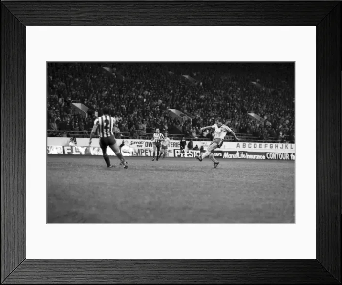 Framed Print : Stoke 0 v. Liverpool 1. November 1984 MF18-11-045 Framed Print : Stoke 0 v. Liverpool 1. November 1984 MF18-11-045