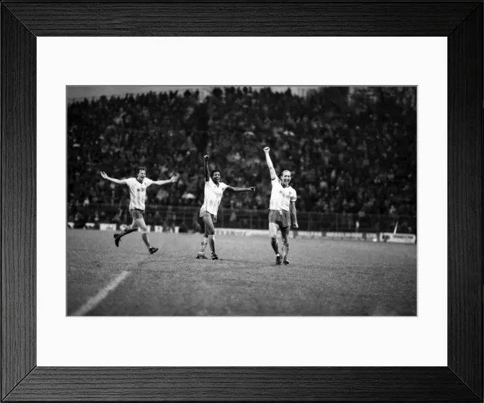 Framed Print : Stoke 0 v. Liverpool 1. November 1984 MF18-11-024