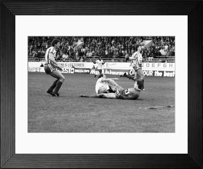 Framed Print : Stoke 0 v. Liverpool 1. November 1984 MF18-11-033 Framed Print : Stoke 0 v. Liverpool 1. November 1984 MF18-11-033