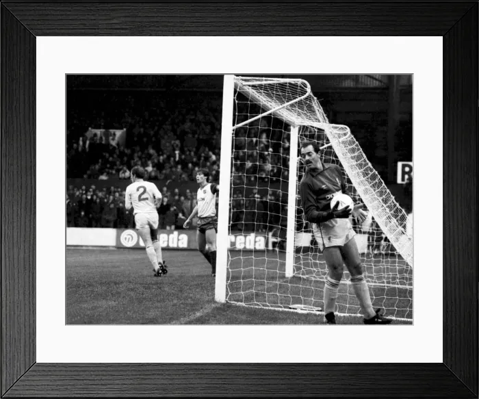 Framed Print : Stoke 0 v. Liverpool 1. November 1984 MF18-11-016 Framed Print : Stoke 0 v. Liverpool 1. November 1984 MF18-11-016