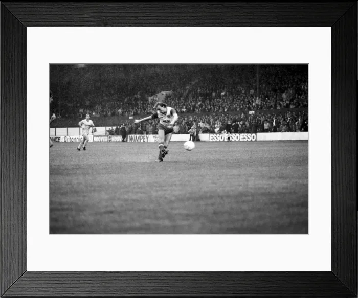 Framed Print : Stoke 0 v. Liverpool 1. November 1984 MF18-11-002