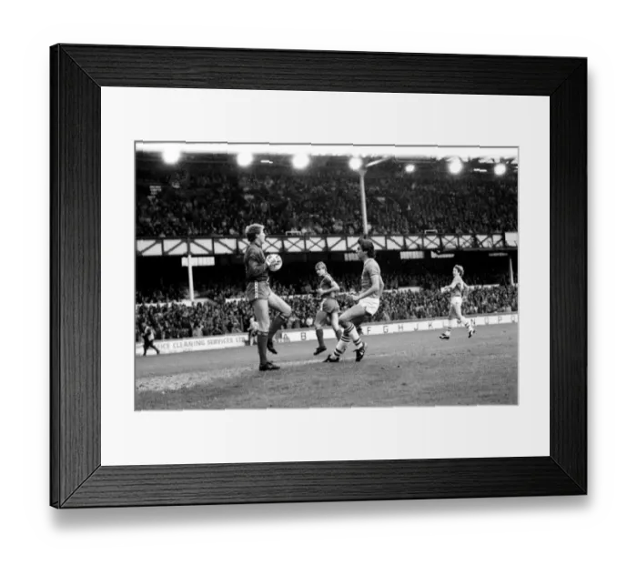 Framed Print : Everton 3 v. Leicester City 0. November 1984 MF18-08-083