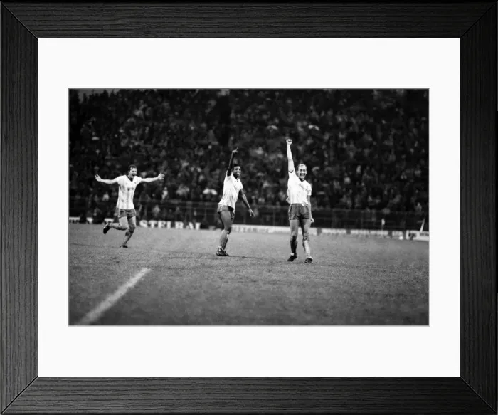 Framed Print : Stoke 0 v. Liverpool 1. November 1984 MF18-11-025 Framed Print : Stoke 0 v. Liverpool 1. November 1984 MF18-11-025