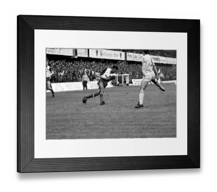 Framed Print : Stoke 0 v. Liverpool 1. November 1984 MF18-11-012 Framed Print : Stoke 0 v. Liverpool 1. November 1984 MF18-11-012