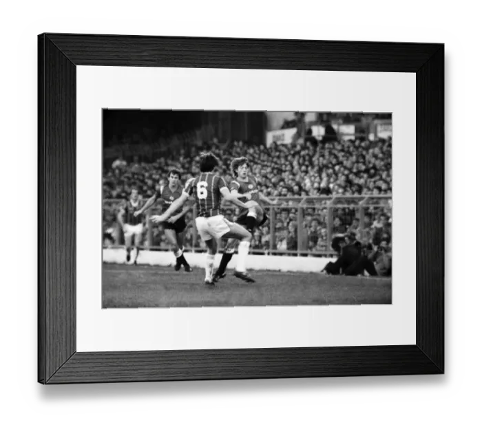 Framed Print : Leicester City 2 v. Manchester United 3. November 1984 MF18-12-009