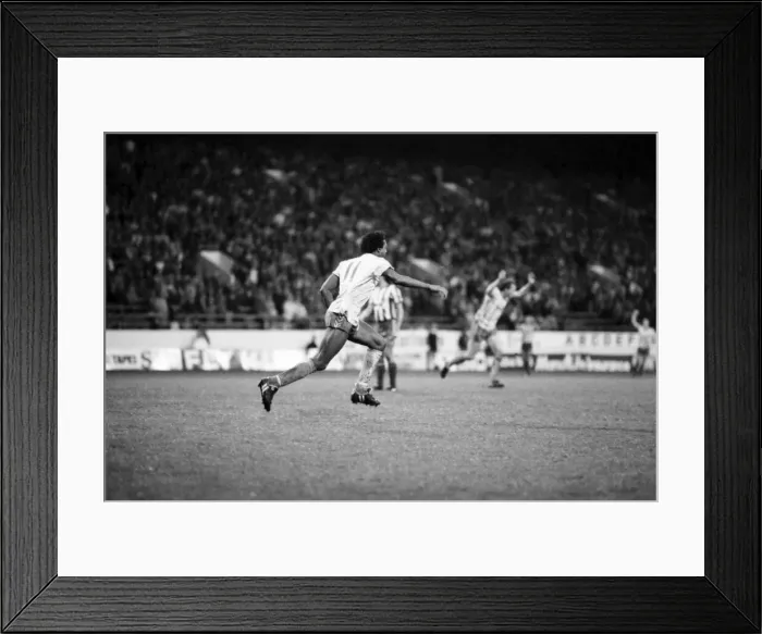 Framed Print : Stoke 0 v. Liverpool 1. November 1984 MF18-11-056 Framed Print : Stoke 0 v. Liverpool 1. November 1984 MF18-11-056