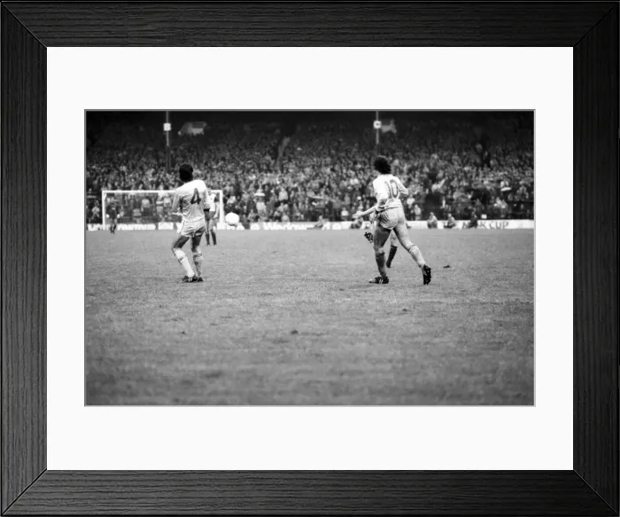 Framed Print : Stoke 0 v. Liverpool 1. November 1984 MF18-11-052