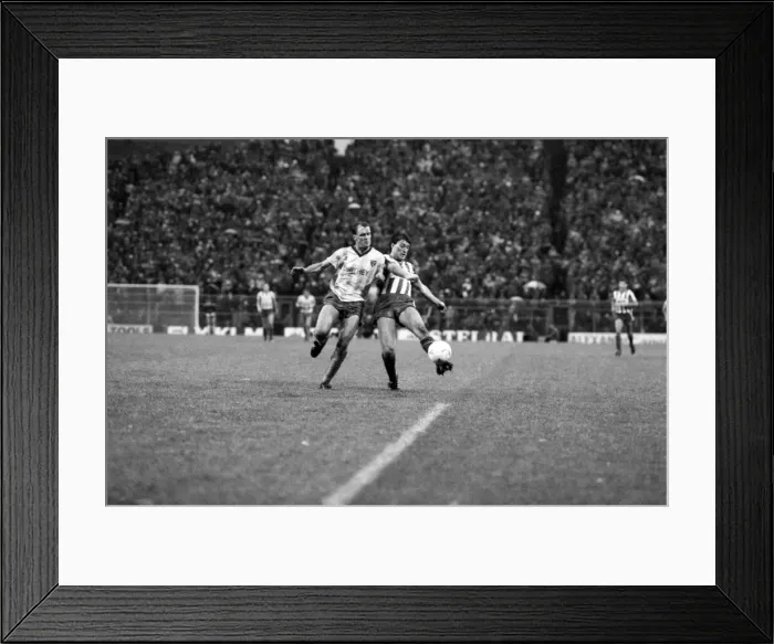 Framed Print : Stoke 0 v. Liverpool 1. November 1984 MF18-11-047 Framed Print : Stoke 0 v. Liverpool 1. November 1984 MF18-11-047