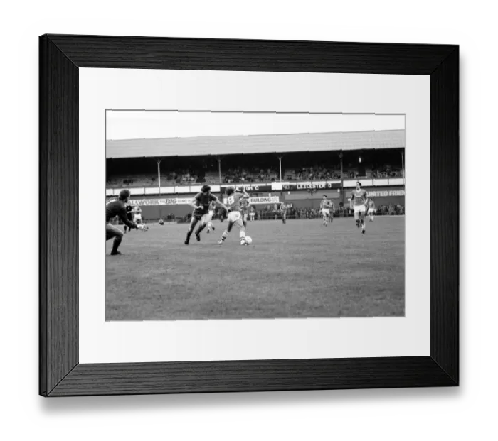 Framed Print : Everton 3 v. Leicester City 0. November 1984 MF18-08-106