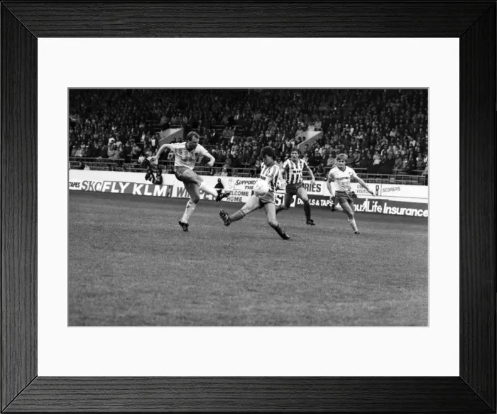 Framed Print : Stoke 0 v. Liverpool 1. November 1984 MF18-11-037 Framed Print : Stoke 0 v. Liverpool 1. November 1984 MF18-11-037