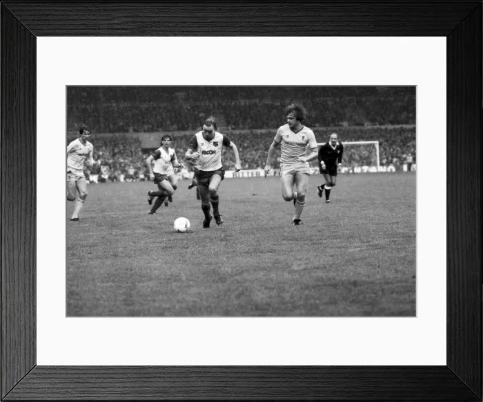 Framed Print : Stoke 0 v. Liverpool 1. November 1984 MF18-11-013 Framed Print : Stoke 0 v. Liverpool 1. November 1984 MF18-11-013