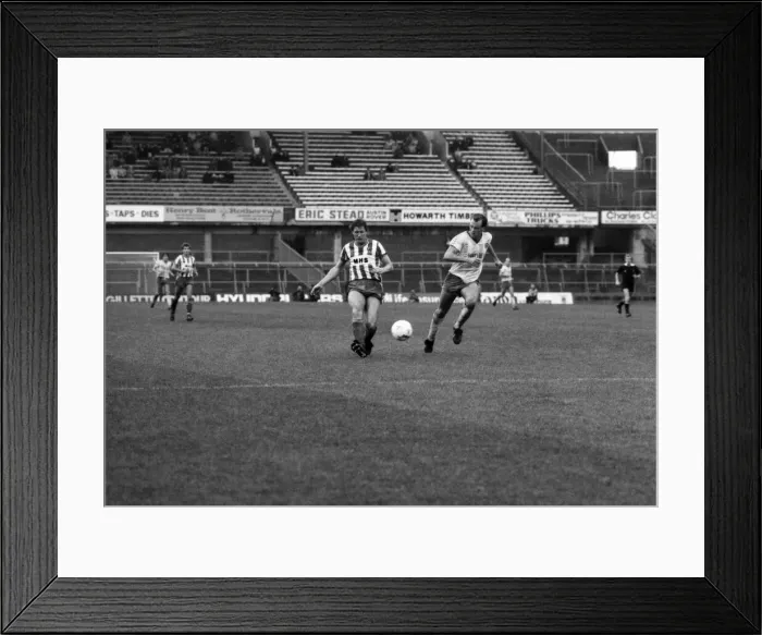 Framed Print : Stoke 0 v. Liverpool 1. November 1984 MF18-11-021