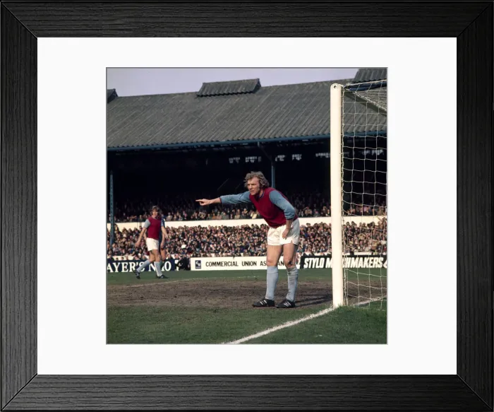Framed Print : West Ham United footballer Bobby Moore shouts instructions to teammates during the league