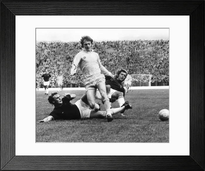 Framed Print : Alan Clarke of Leeds United beats two Burnley defenders Billy Rodaway (left Framed Print : Alan Clarke of Leeds United beats two Burnley defenders Billy Rodaway (left