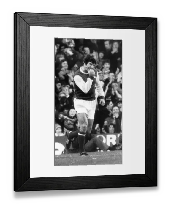 Framed Print : English League Division One match at Highbury / Arsenal 5 v Newcastle United 3 Framed Print : English League Division One match at Highbury / Arsenal 5 v Newcastle United 3