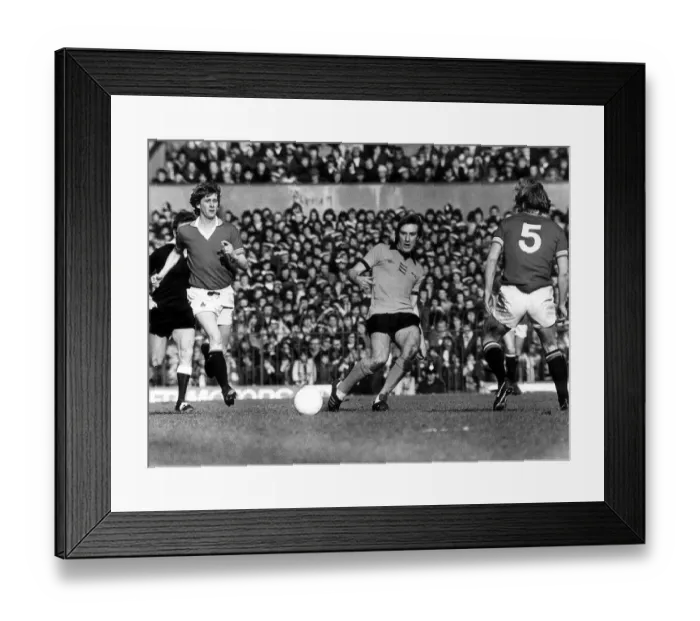 Framed Print : Steve Daley Manchester United v Wolves March 1976 Steve Daley sends a pass between