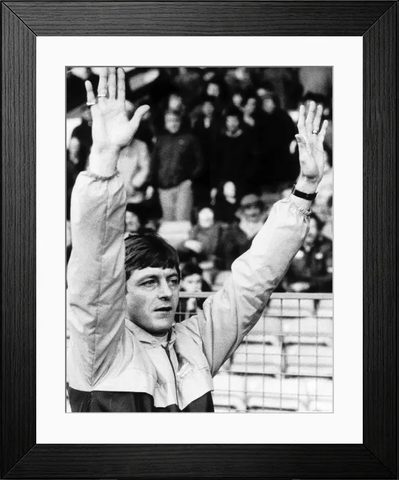 Framed Print : Scuthorpe boss Alan Clarke salutes the fans January 1984 on his return to Elland Framed Print : Scuthorpe boss Alan Clarke salutes the fans January 1984 on his return to Elland
