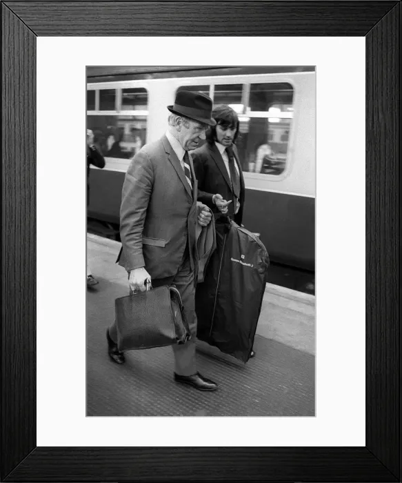 Framed Print : George Best and Sir Matt Busby on railway platform 1971 after George had been sent Framed Print : George Best and Sir Matt Busby on railway platform 1971 after George had been sent