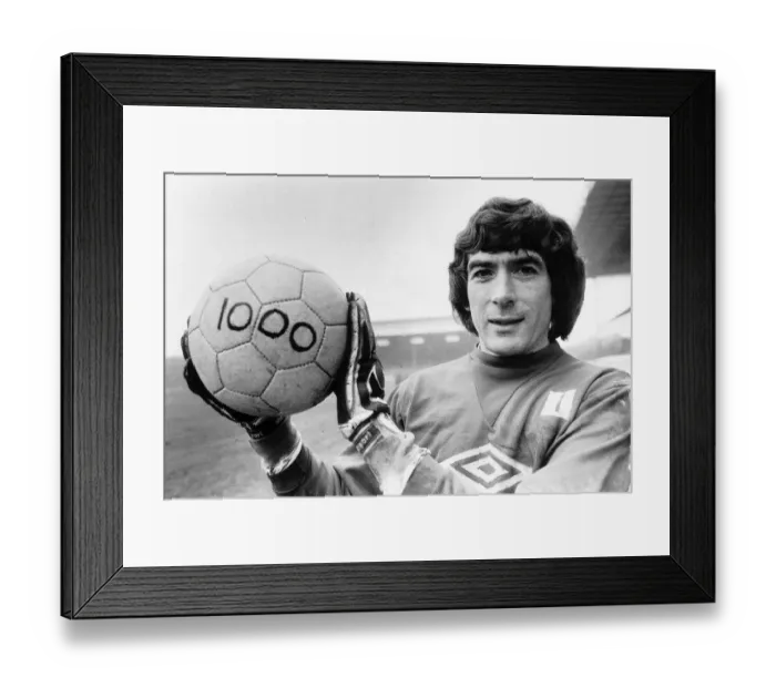 Framed Print : Pat Jennings Arsenal goalkeeper February 1983 hold a football with the figure 1000 Framed Print : Pat Jennings Arsenal goalkeeper February 1983 hold a football with the figure 1000