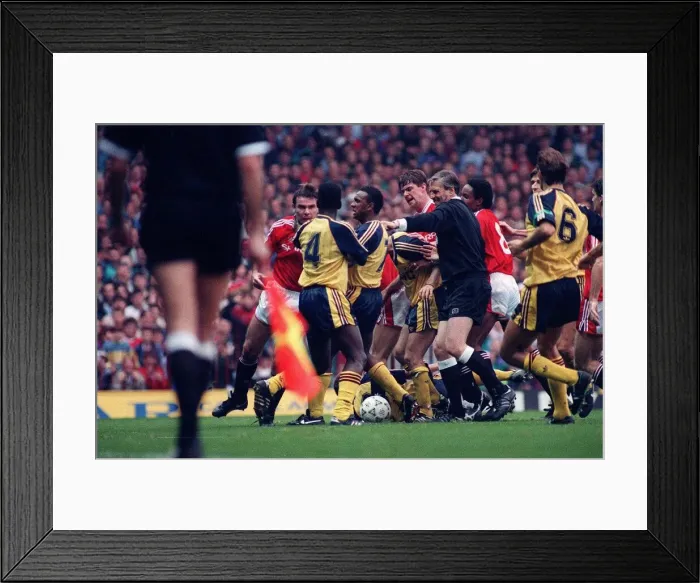 Framed Print : Manchester United players clash with Arsenal on pitch 20 / 10 / 90 Framed Print : Manchester United players clash with Arsenal on pitch 20 / 10 / 90