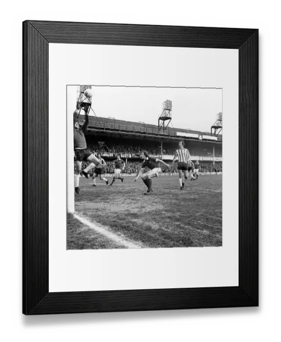 Framed Print : Stewart Houston of Manchester United April 1975 watches the Southampton goalkeeper Framed Print : Stewart Houston of Manchester United April 1975 watches the Southampton goalkeeper