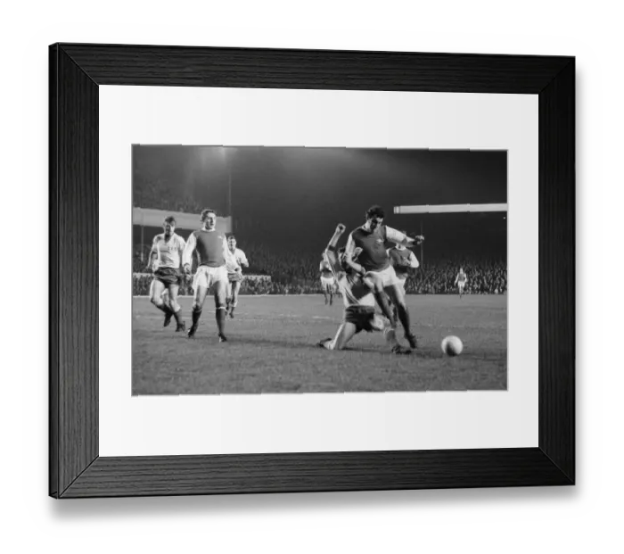 Framed Print : UEFA Inter City Fairs Cup match at Highbury Arsenal v Beveren Arsenal