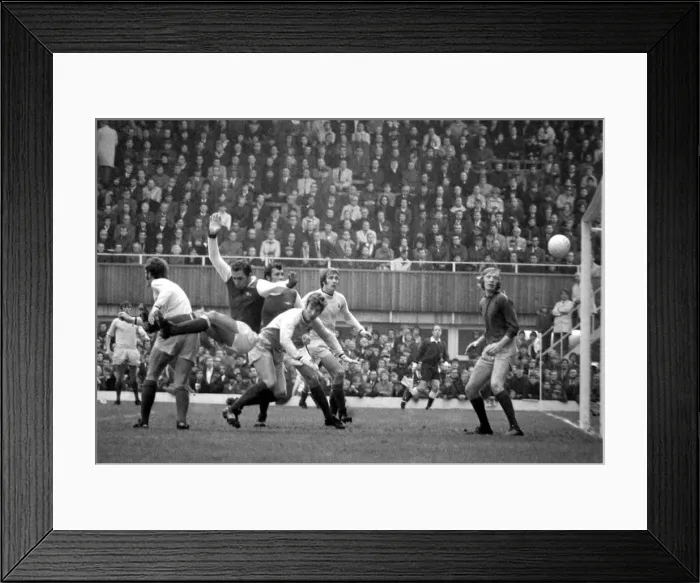 Framed Print : English League Division One match at Highfield Road Coventry v Arsenal