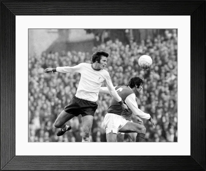 Framed Print : English League Division One match at Highbury Arsenal v Liverpool Framed Print : English League Division One match at Highbury Arsenal v Liverpool