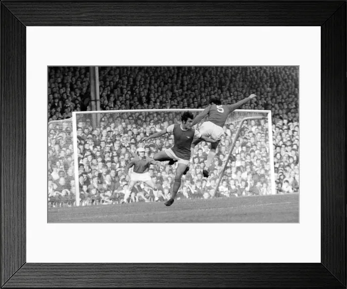 Framed Print : English League Division One match at Highbury Arsenal v Everton Arsenal Framed Print : English League Division One match at Highbury Arsenal v Everton Arsenal