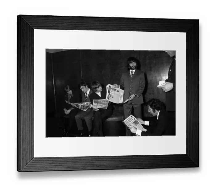 Framed Print : George Best with Manchester United team mates April 1971 reading the papers