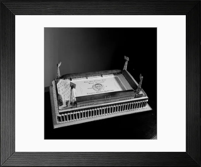 Framed Print : Sir Stanley Matthews Cake April 1965 Mr Thomas 54 cake maker is putting Framed Print : Sir Stanley Matthews Cake April 1965 Mr Thomas 54 cake maker is putting