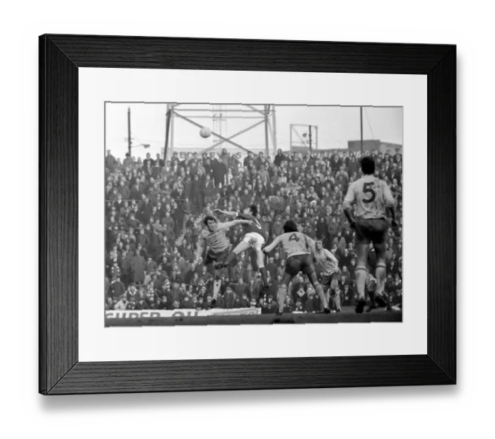 Framed Print : English League Division One match at Old Trafford Manchester United 1 v Arsenal 3 Framed Print : English League Division One match at Old Trafford Manchester United 1 v Arsenal 3