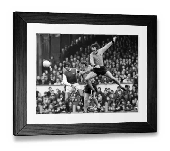 Framed Print : English League Division One match at Highbury Arsenal v Wolverhampton Wanderers Framed Print : English League Division One match at Highbury Arsenal v Wolverhampton Wanderers