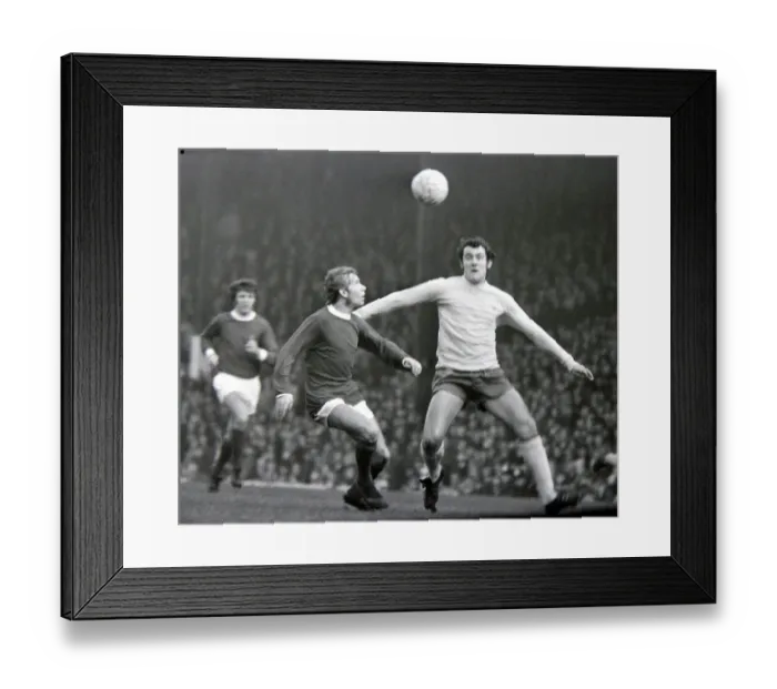 Framed Print : English League Division One match at Old Trafford Manchester United 1 v Arsenal 3