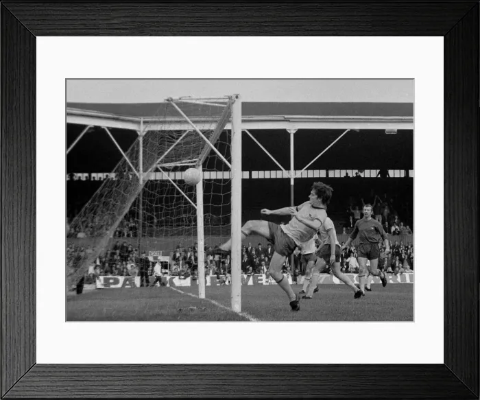 Framed Print : English League Division match Stoke City v Arsenal Arsenal full back Pat Rice Framed Print : English League Division match Stoke City v Arsenal Arsenal full back Pat Rice