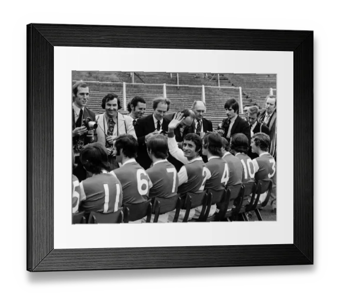 Framed Print : Frank McLintock Arsenal football player waving 1971 Framed Print : Frank McLintock Arsenal football player waving 1971