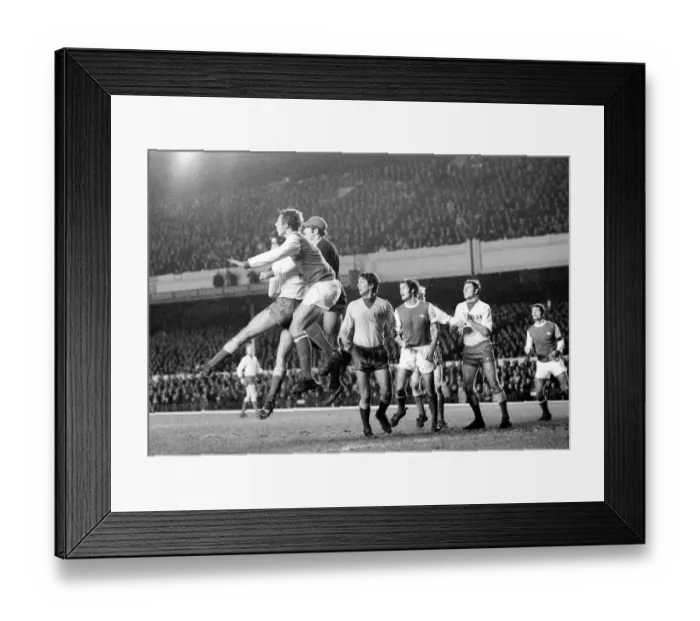 Framed Print : UEFA Inter City Fairs Cup match at Highbury Arsenal v Beveren Arsenalplayers