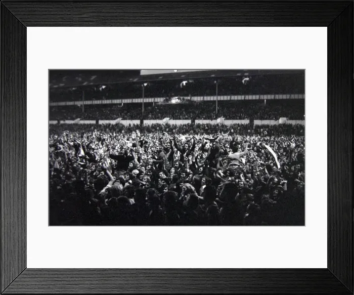 Framed Print : English League Division One match at White Hart Lane Tottenham Hostspur 0 v Arsenal Framed Print : English League Division One match at White Hart Lane Tottenham Hostspur 0 v Arsenal