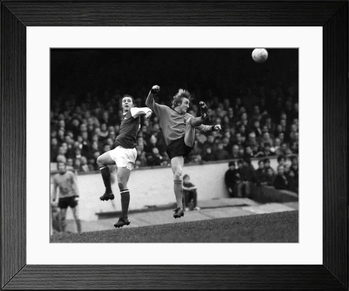 Framed Print : English League Division One match at Highbury Arsenal v Wolverhampton Wanderers Framed Print : English League Division One match at Highbury Arsenal v Wolverhampton Wanderers