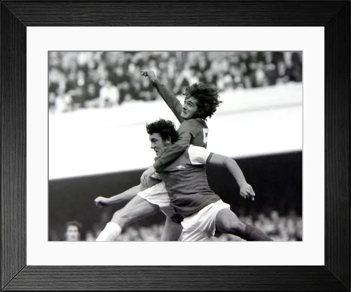Framed Print : English League Division One match at Highbury Arsenal v Everton Kenyon of