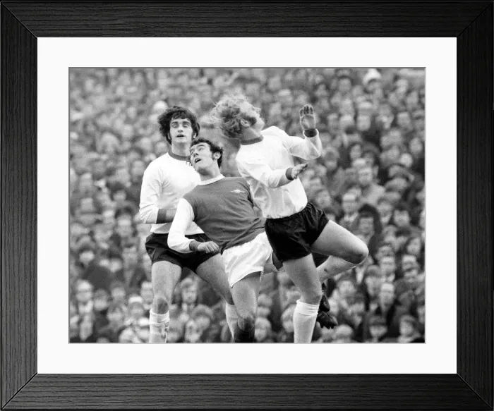 Framed Print : English League Division One match at Highbury Arsenal v Liverpool Framed Print : English League Division One match at Highbury Arsenal v Liverpool