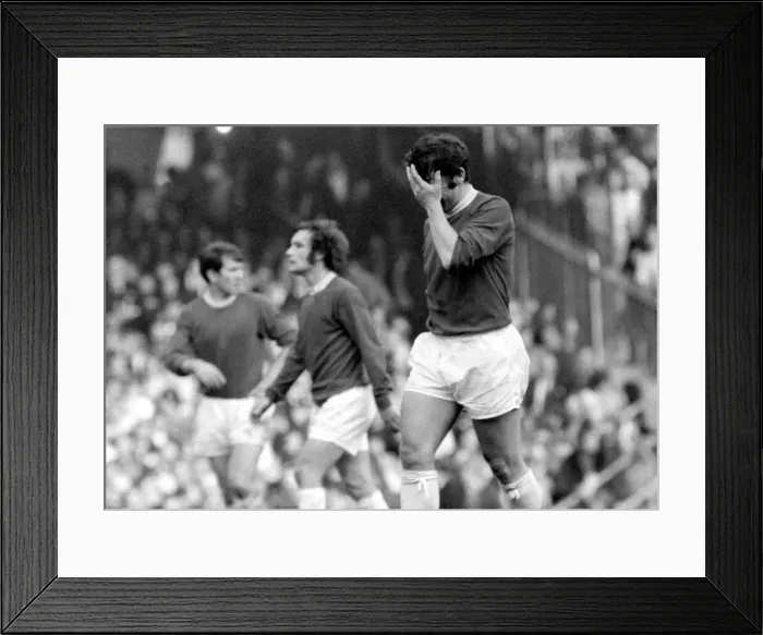 Framed Print : English League Division One match at Highbury Arsenal v Everton Morrisey of