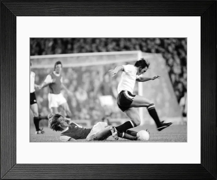 Framed Print : Arsenals defence attempts to repel another attack from Manchester United August Framed Print : Arsenals defence attempts to repel another attack from Manchester United August