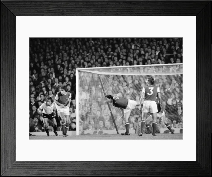 Framed Print : Arsenals defence led by David O Leary second left repels another attack Framed Print : Arsenals defence led by David O Leary second left repels another attack