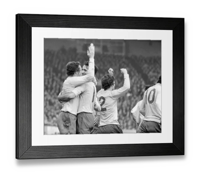 Framed Print : English League Division One match at Old Trafford Manchester United 1 v Arsenal 3 Framed Print : English League Division One match at Old Trafford Manchester United 1 v Arsenal 3