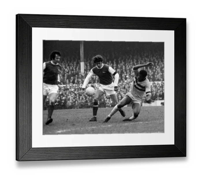 Framed Print : English League Division One match at Highbury Arsenal 2 v West Ham United 0