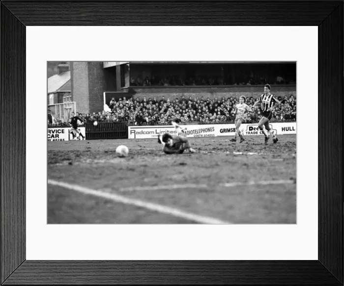 Framed Print : Grimsby v. Manchester City. February 1984 MF14-02-030 The final score was a one all draw Framed Print : Grimsby v. Manchester City. February 1984 MF14-02-030 The final score was a one all draw
