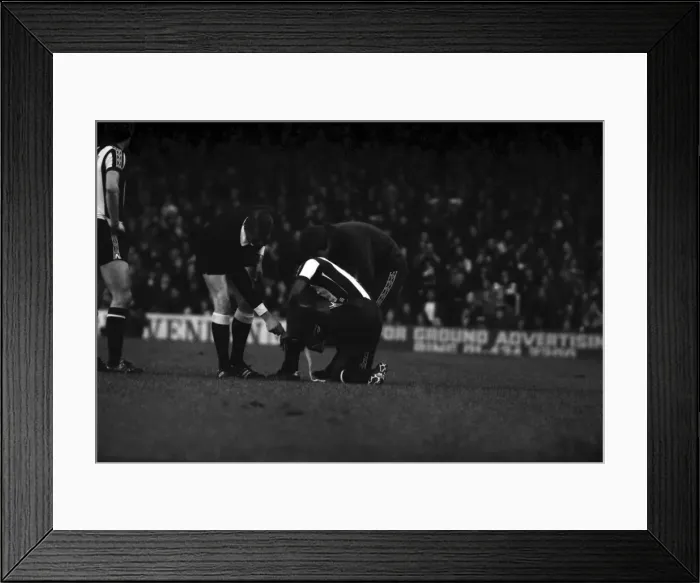 Framed Print : Arsenal v. West Bromwich Albion. November 1980 LF05-15-076 The final score was a two all Framed Print : Arsenal v. West Bromwich Albion. November 1980 LF05-15-076 The final score was a two all