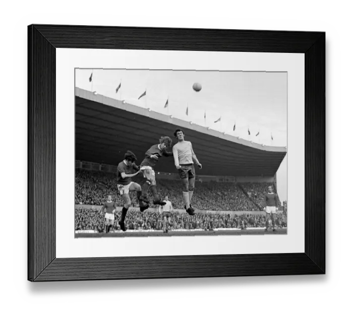 Framed Print : English League Division One match at Old Trafford Manchester United 1 v Arsenal 3