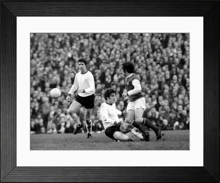 Framed Print : English League Division One match at Highbury Arsenal v Liverpool Framed Print : English League Division One match at Highbury Arsenal v Liverpool